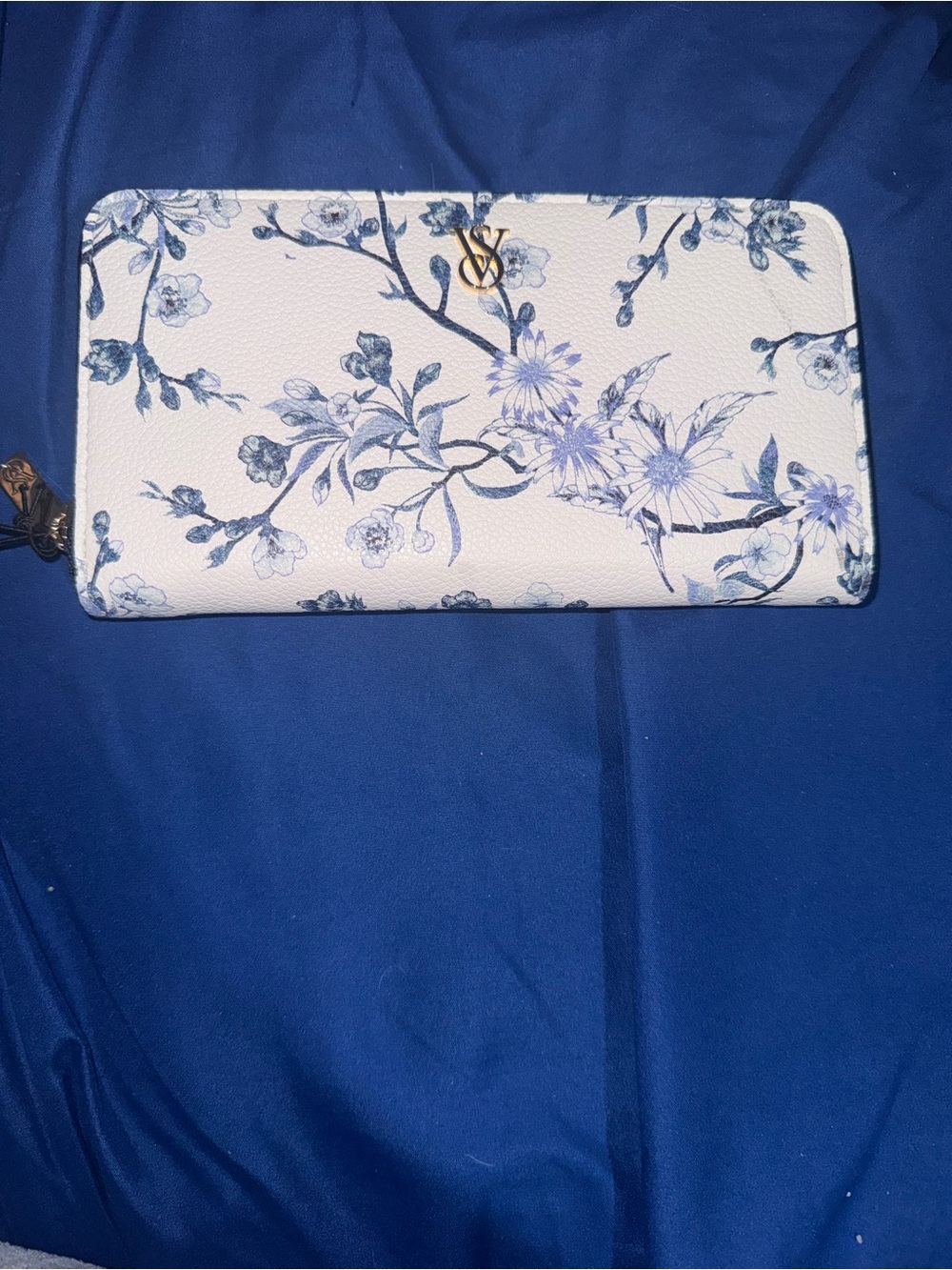 Victoria's Secret White Wallet with Blue Floral Print - Picture 2 of 2